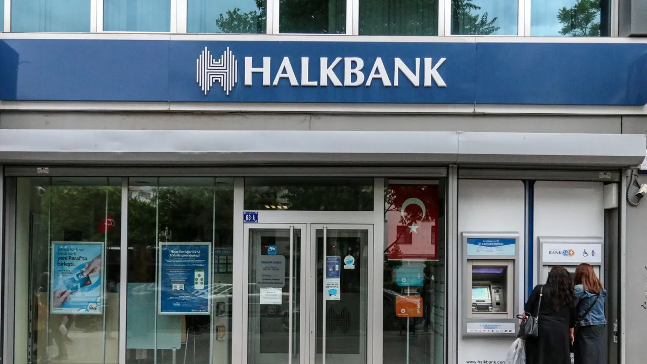 Kimliğiyle gelene Halkbank'tan 19.000 TL'lik bomba ödeme! 4A 4B 4C emeklileri tak diye alacak