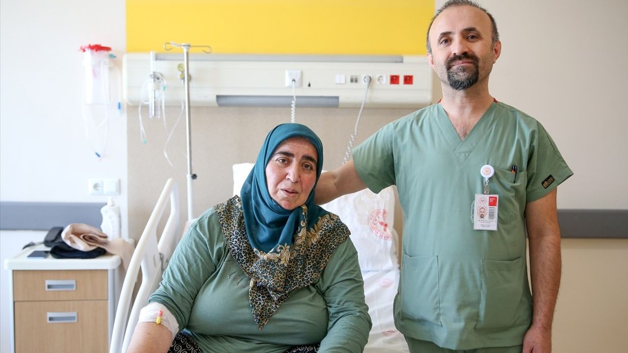 Konya'da Gaz Sancısı Şikayetiyle Giden Kadından 20 Kiloluk Kitle Çıktı