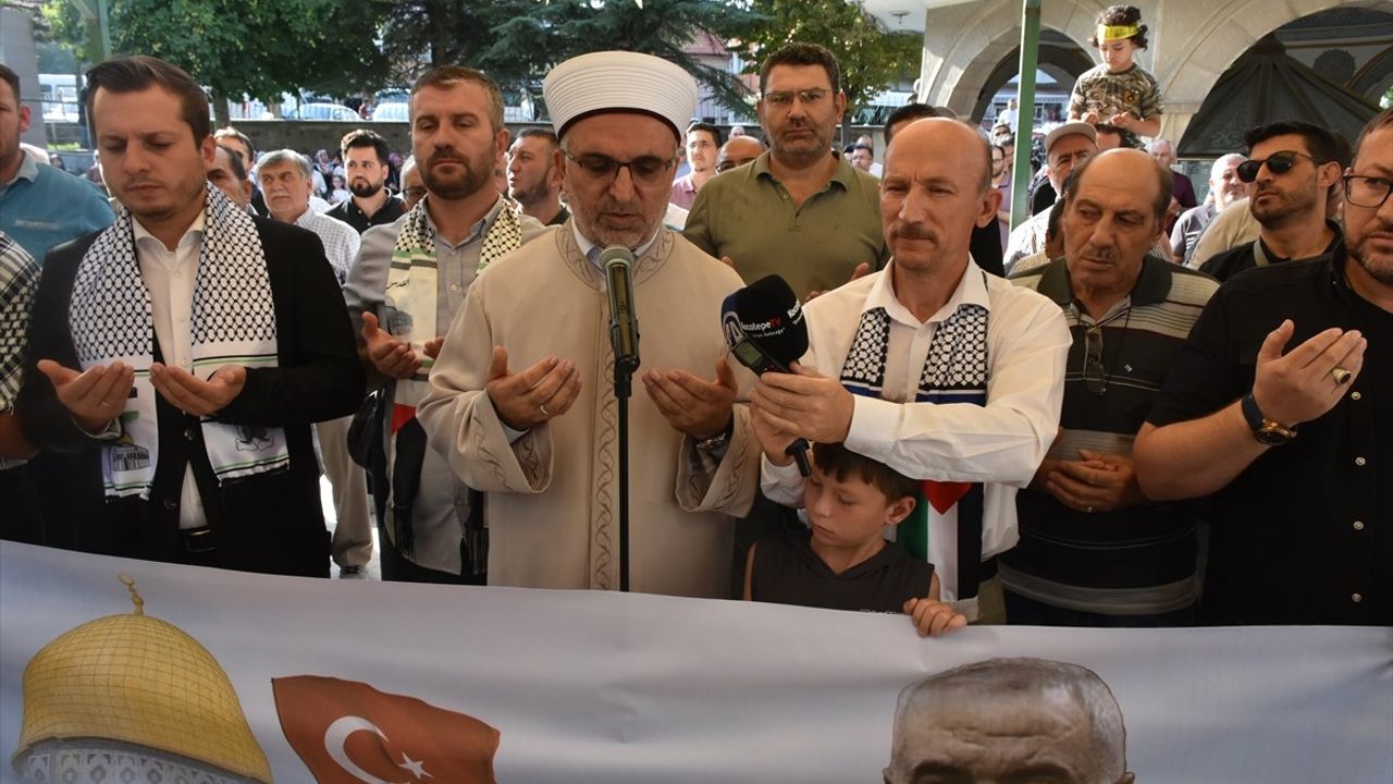 Konya'da Gıyabi Cenaze Namazı: Hamas Lideri İçin Dua