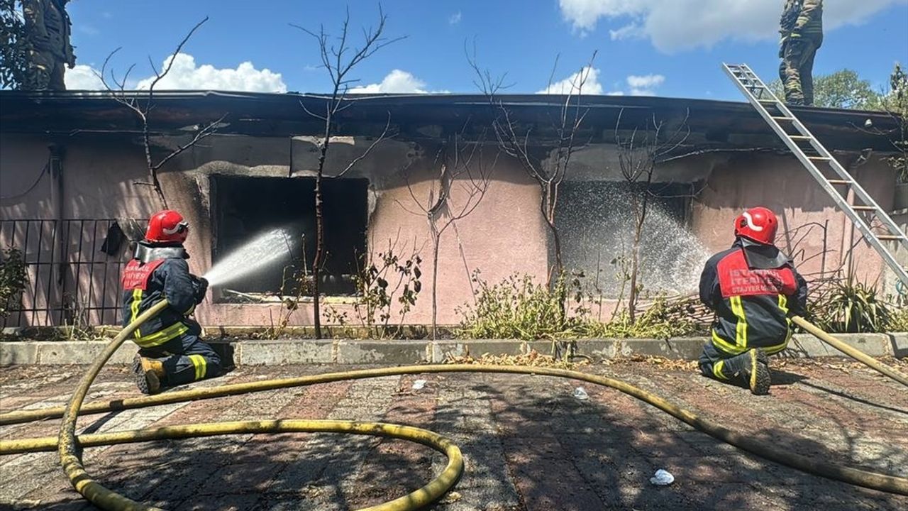 Küçükçekmece'de Cemevi Yangını: Ekiplerin Hızlı Müdahalesiyle Söndürüldü