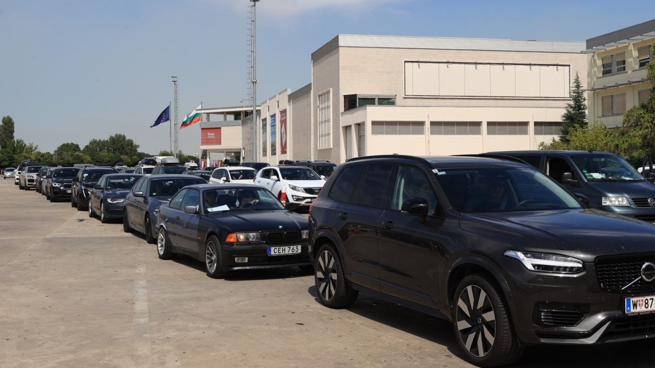 Kurulu düzeni olan gurbetçiler yurda akın akın tatil yapmaya geliyor! 