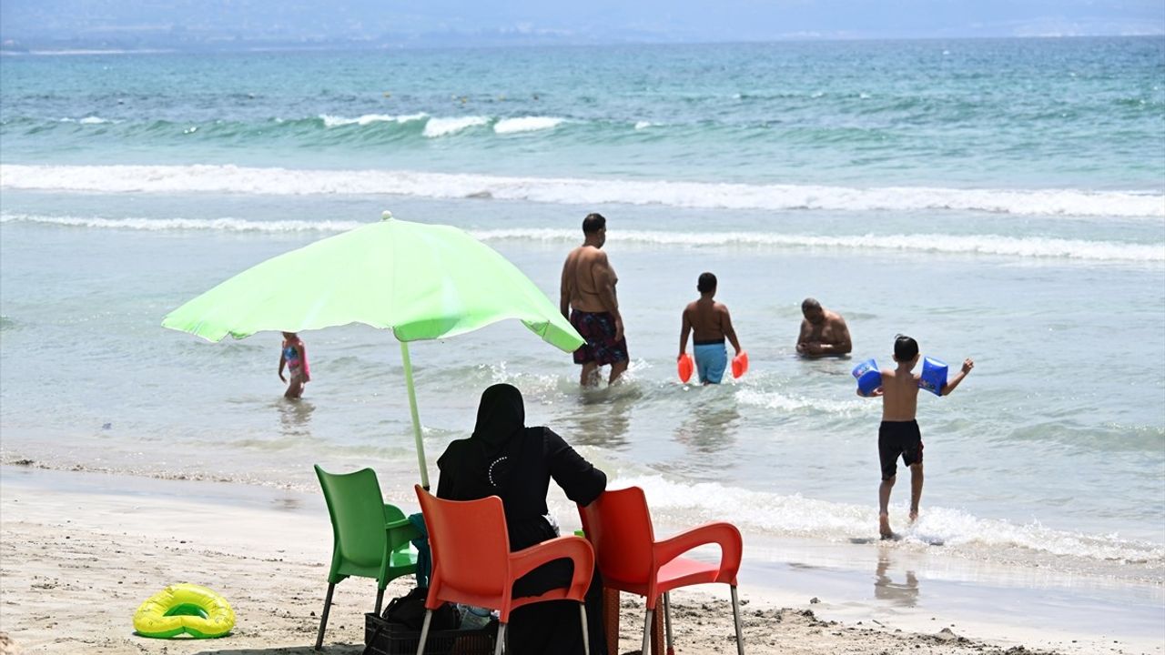 Lübnanlılar Hot Summer Days Enjoying Despite Israeli Threats