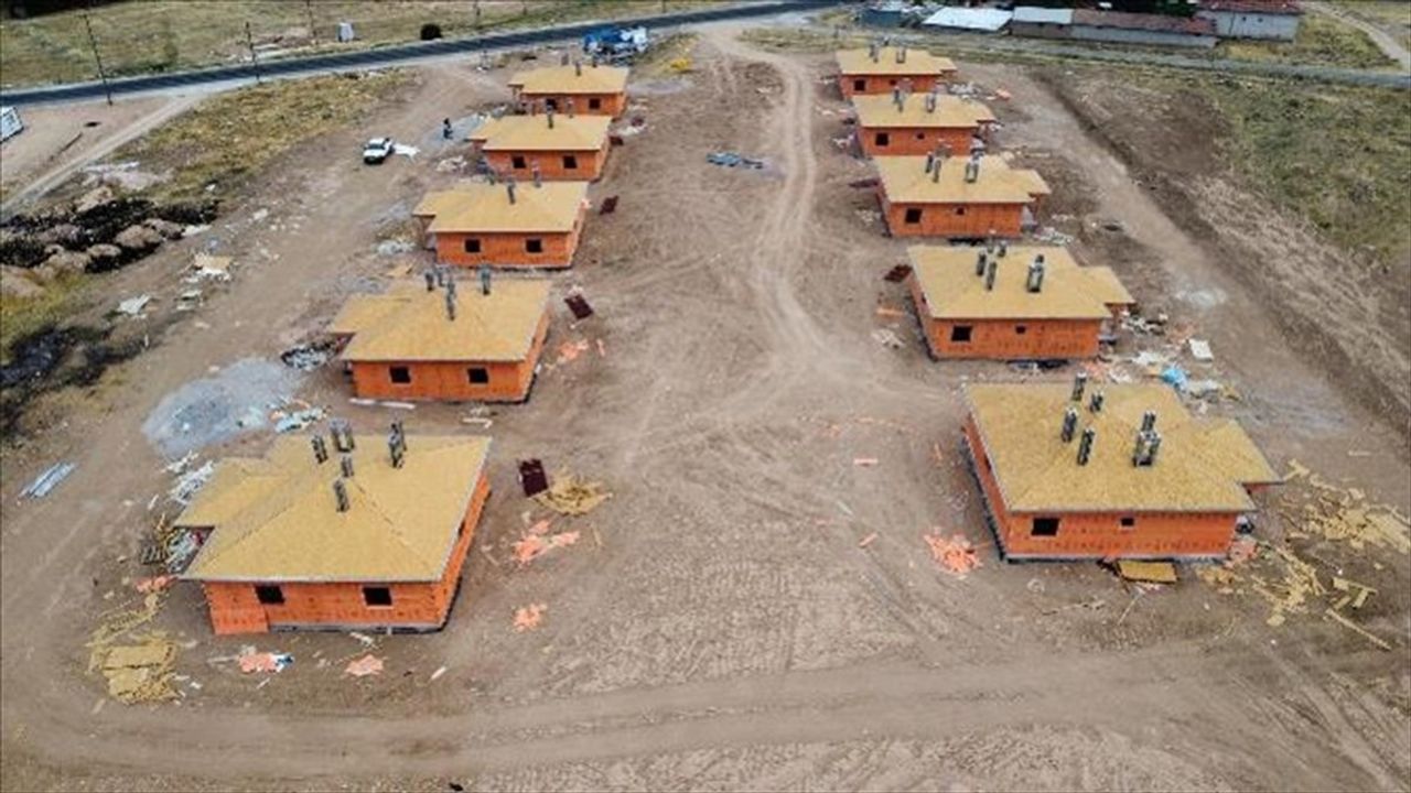 Malatya'da Depremzedeler İçin 9 Bin 215 Köy Konutu İnşa Ediliyor