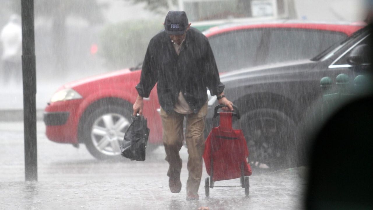 MGM yeniden uyardı: Öğle saatleri itibarıyla sağanak geliyor 