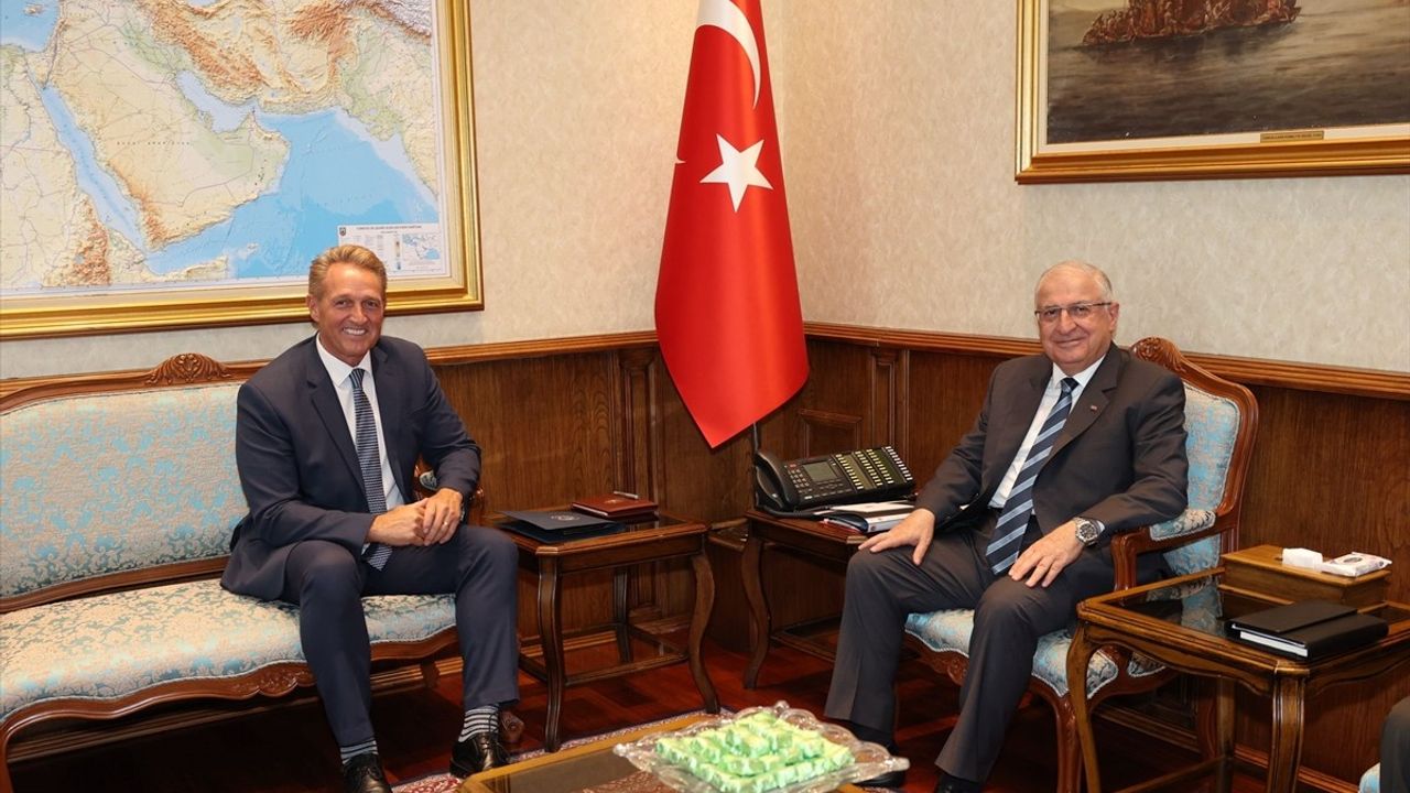 Milli Savunma Bakanı Güler'den ABD Büyükelçisi Flake'e Ziyaret