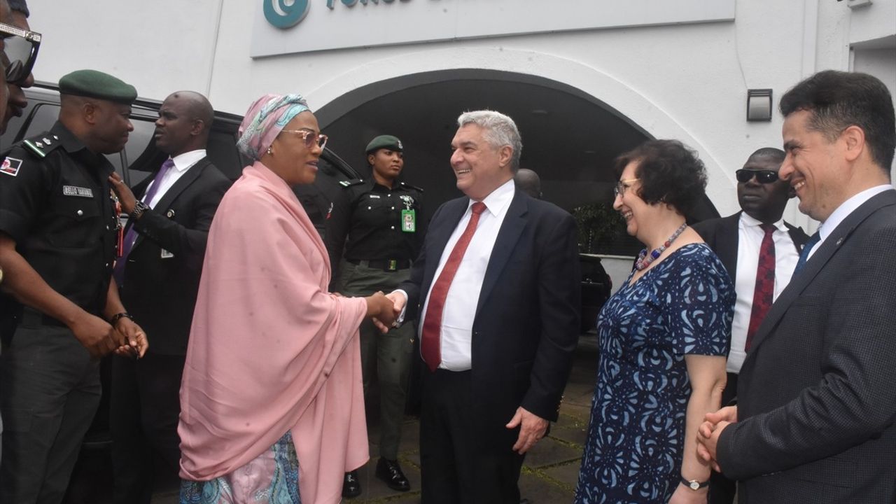 Oluremi Tinubu, Abuja'daki Yunus Emre Enstitüsü'nü Ziyaret Etti