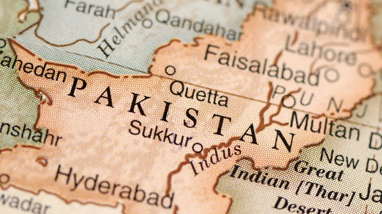 Pakistan'da bombalı saldırı: 2 ölü 8 yaralı var! 
