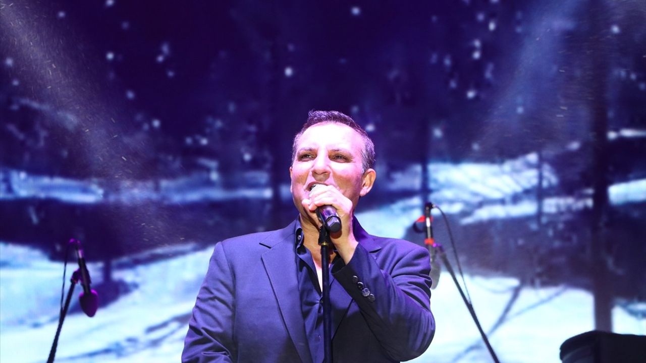 Rafet El Roman, Tekirdağ'da Coşkulu Bir Konser Verdi