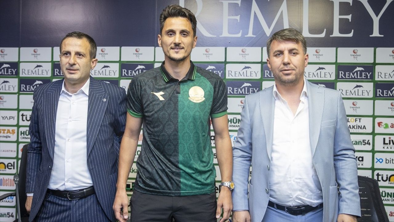Sakaryaspor Eski Yıldızını Kadrosuna Katıyor