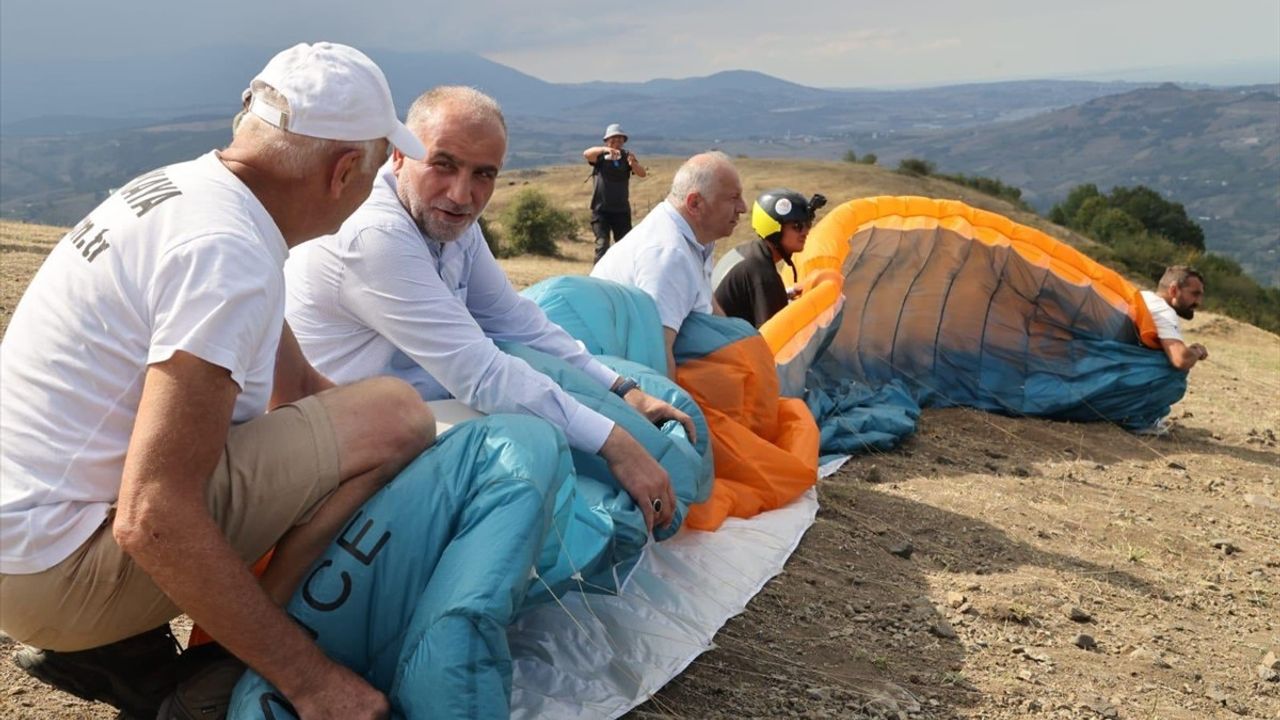 Samsun'da Yamaç Paraşütü Yarışması Heyecanı