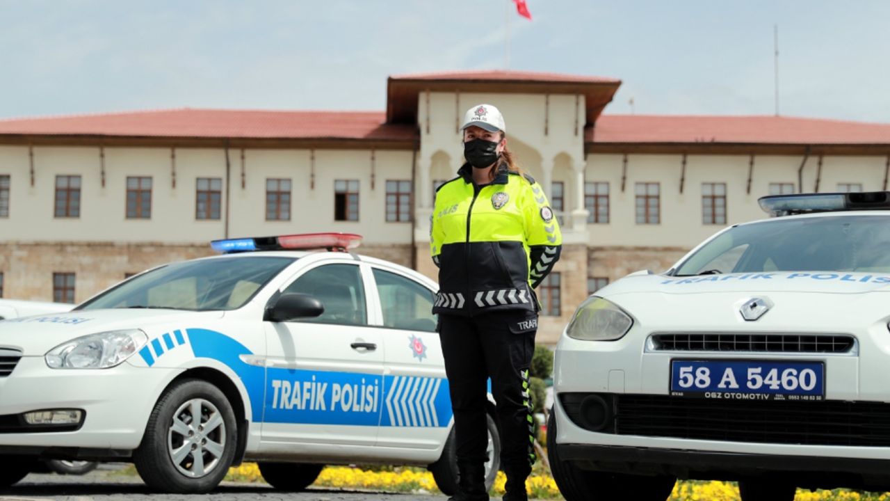 Trafiği tehlikeye atan sürücüye 38 bin liralık idari ceza! 