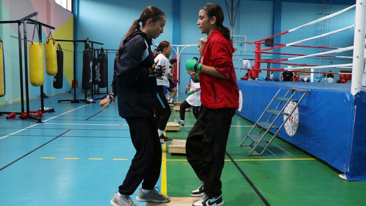 Türk Boksu Avrupa Şampiyonası'nda Güç Gösteriyor