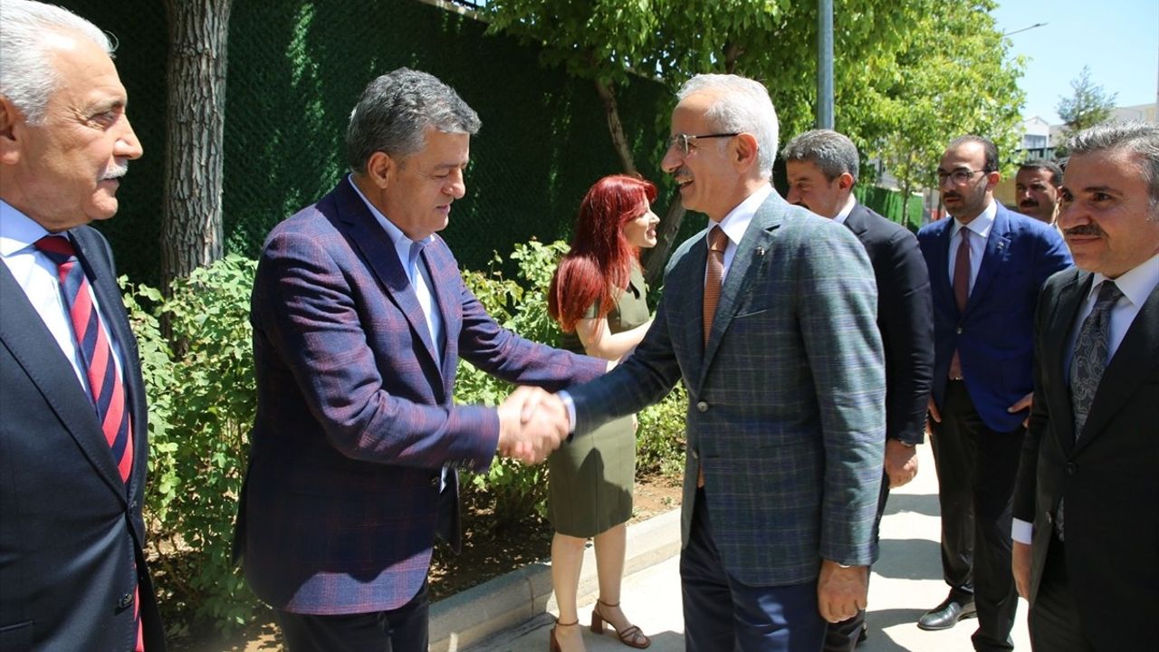 Ulaştırma ve Altyapı Bakanı Uraloğlu, Şırnak-Van Yolunu İnceledi