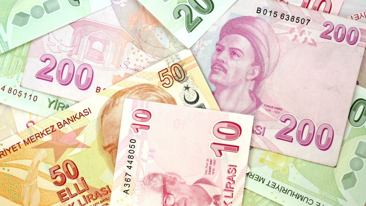 Uzman ekonomistten uyarı! Bu tarihten itibaren mevduat açanlar ek vergi ödeyecek