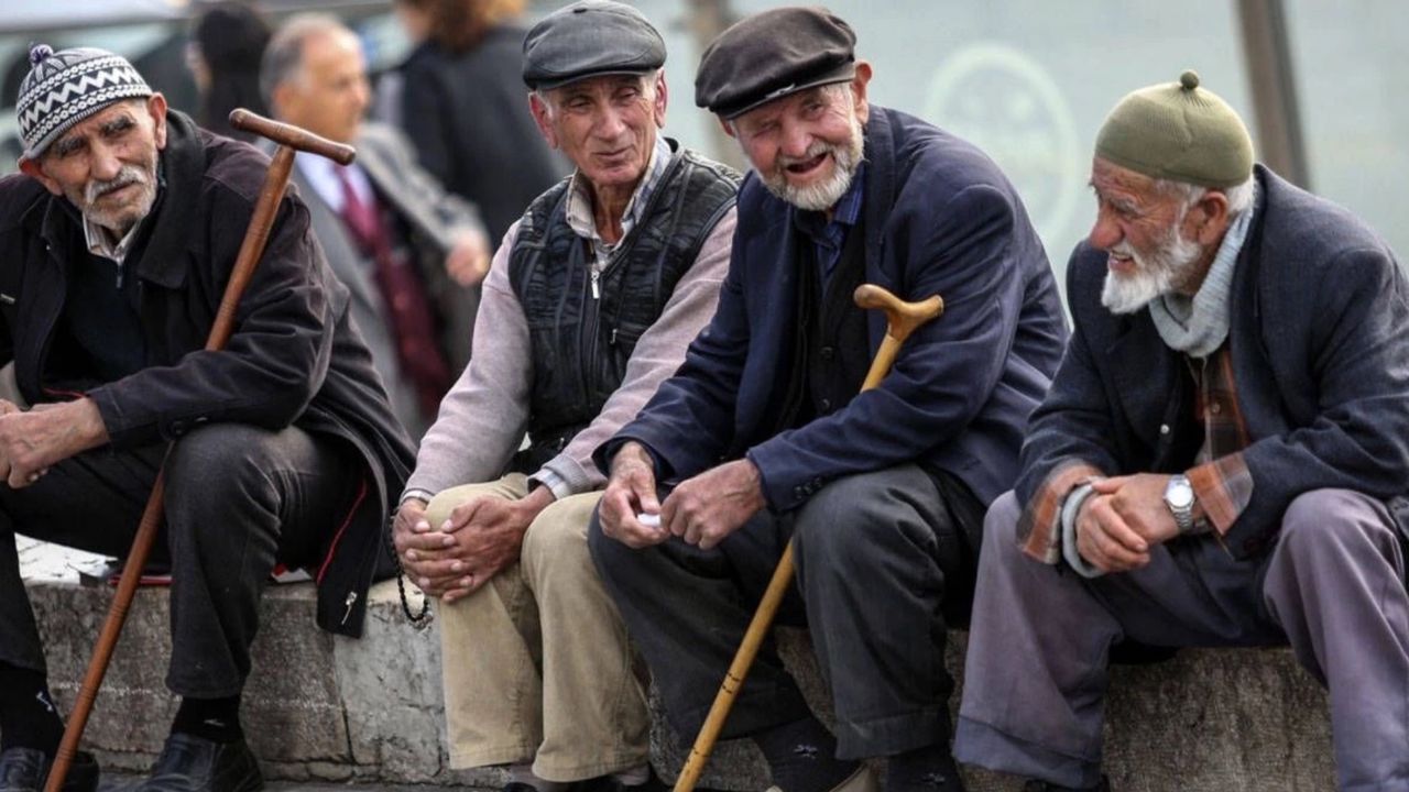 Yol, gıda ve kira yardımı verilmesi planlanan emekilikte yaş yeniden yükseltilebilir! 