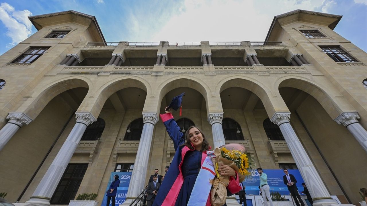 YTB, Uluslararası Öğrenciler İçin Mezuniyet Töreni Düzenledi