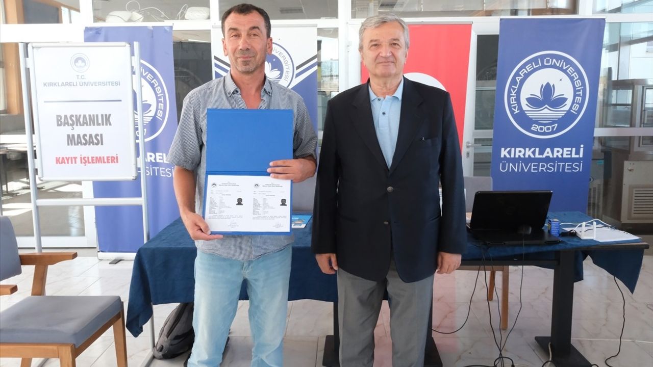 49 Yaşında Yüksek Öğrenim Hayalini Gerçekleştiren Ahmet Akkoca