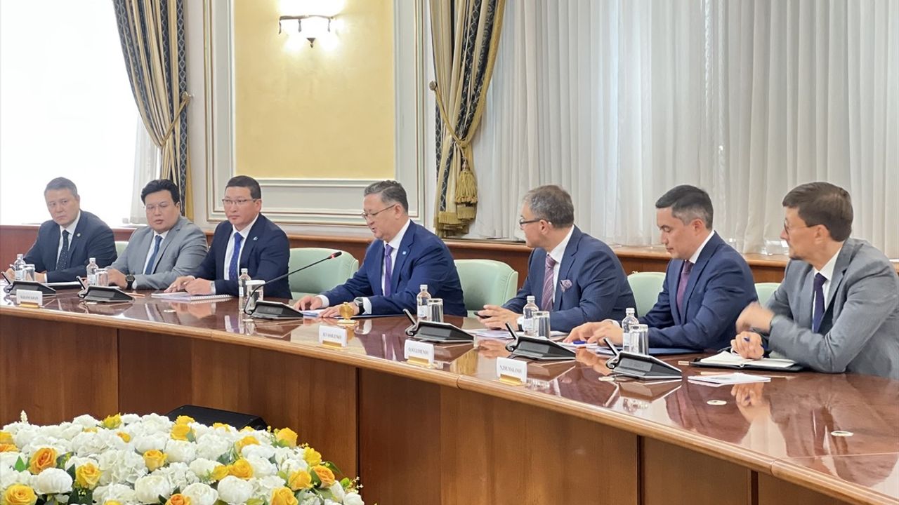 AB Yüksek Temsilcisi Borrell, Kazakistan'da Önemli Temaslarda Bulundu