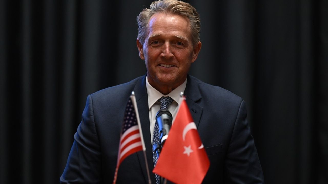 ABD Büyükelçisi Jeff Flake, Türkiye'nin Gazze'deki Rolünü Değerlendirdi