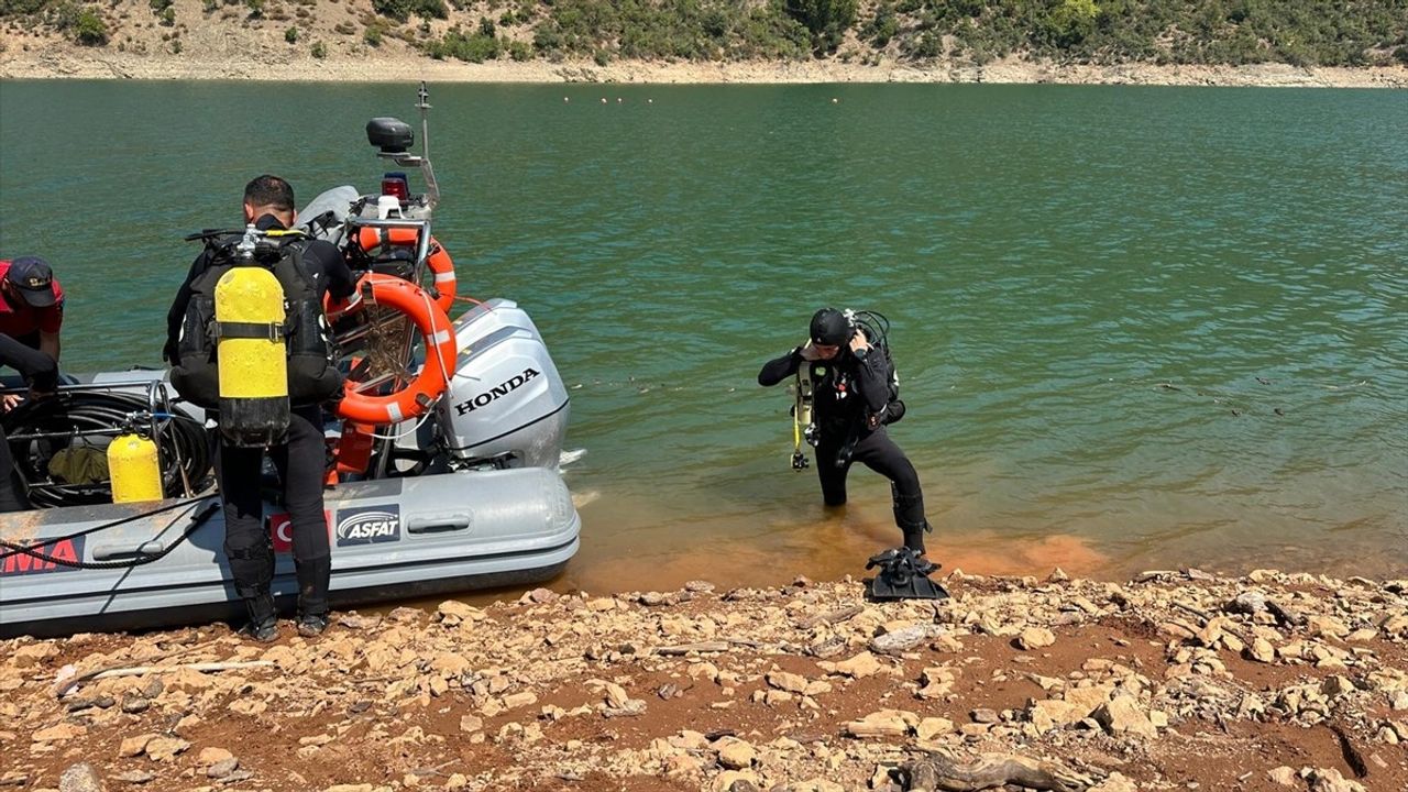 Adana'da Kayıp Helikopter İçin Kurtarma Çalışmaları Başlatıldı