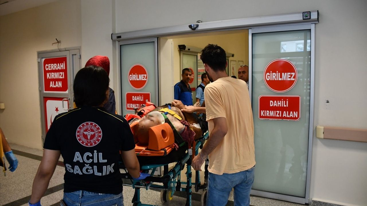 Adıyaman'da İnşaatta İskelenin Çökmesi Sonucu 3 İşçi Yaralandı