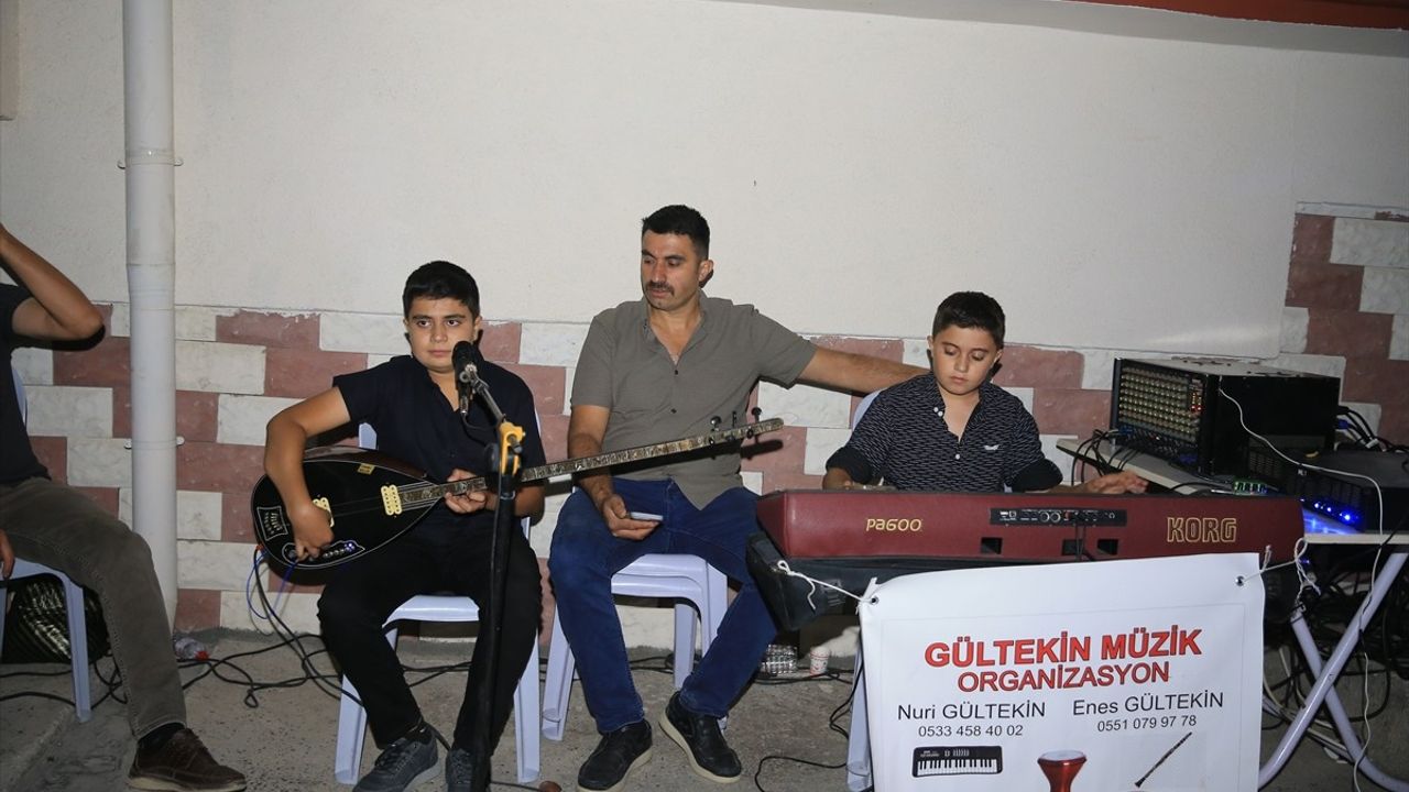 Aile Sahnede: Müzisyen Baba ve Çocuklarının Başarı Hikayesi