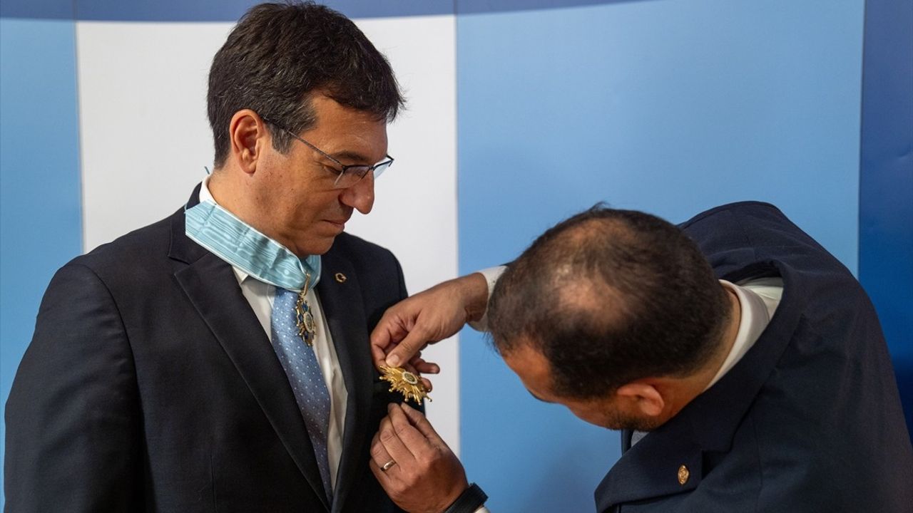 Ankara'da Büyükelçi Aytun'a Quetzal Nişanı Takdim Edildi