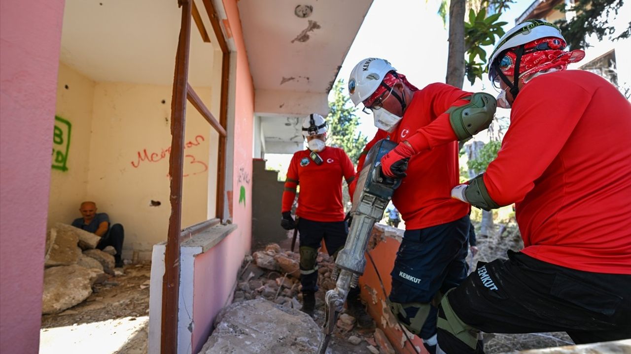 Antalya'da Deprem Tatbikatı Gerçekleştirildi