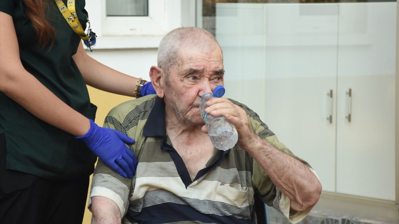 Antalya'daki Huzurevi Yangınında 3 Kişi Yaralandı