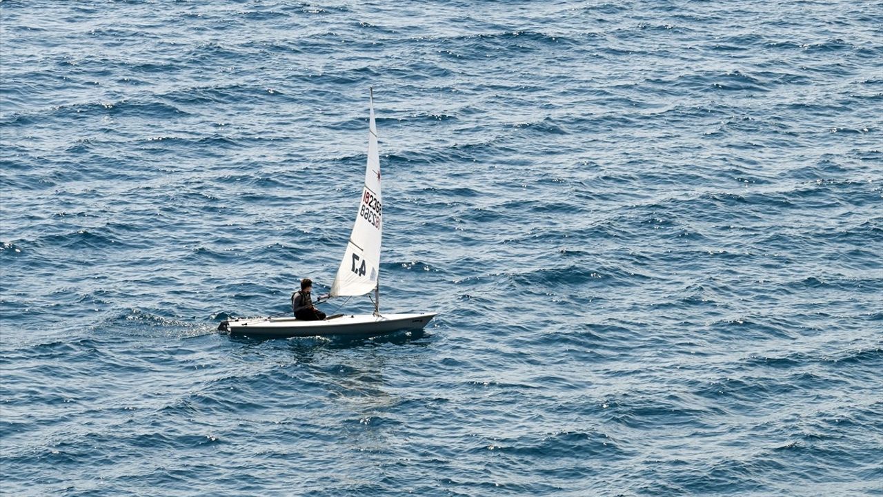 Antalya Sıcaklarının Etkisiyle Sahillere Akın Var