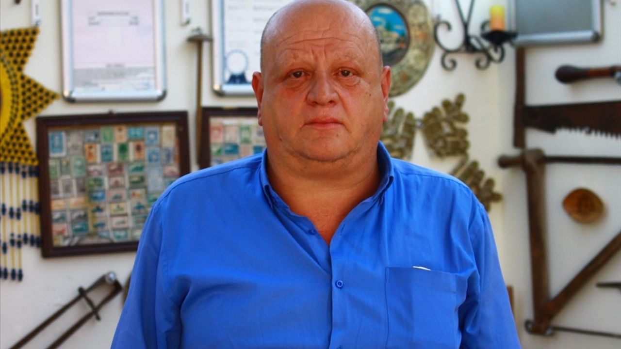 Antika Meraklısı Esnaf, 30 Yılda Biriktirdiği Objeleri Sergiliyor