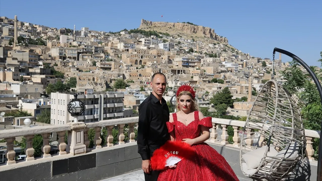 Aşkın Sıcak Hava ile Sınavı: Mardin ve Diyarbakır'da Dış Mekan Düğün Fotoğrafları