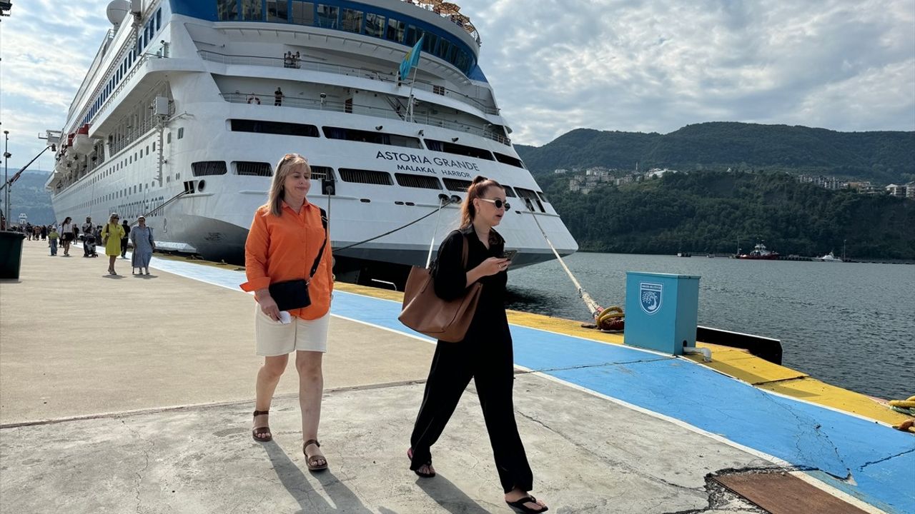 Astoria Grande Kruvaziyeri Amasra'da 50. Seferini Gerçekleştirdi