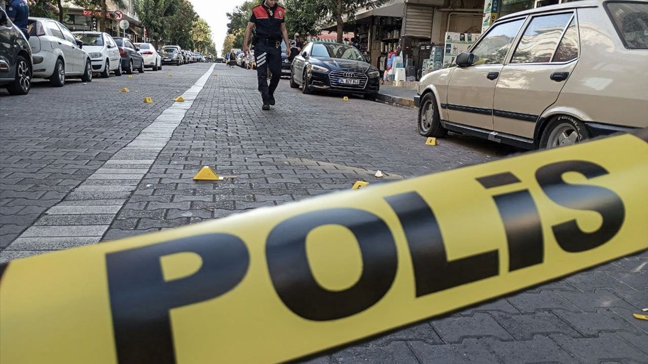 Avcılar'da Silahlı Saldırı Anı Güvenlik Kamerasında