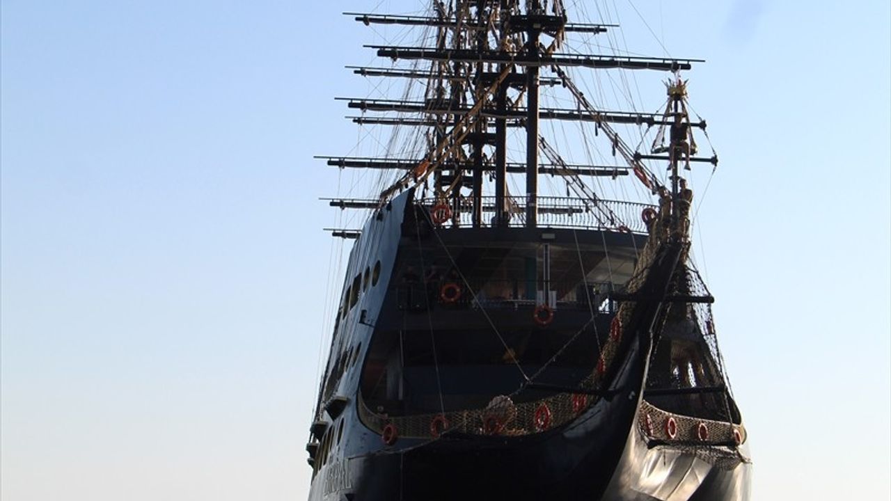 Avusturyalı Sporcu Alanya'da Yüzde 1300 Tonluk Tekneyi Çekerek Rekor Kırdı