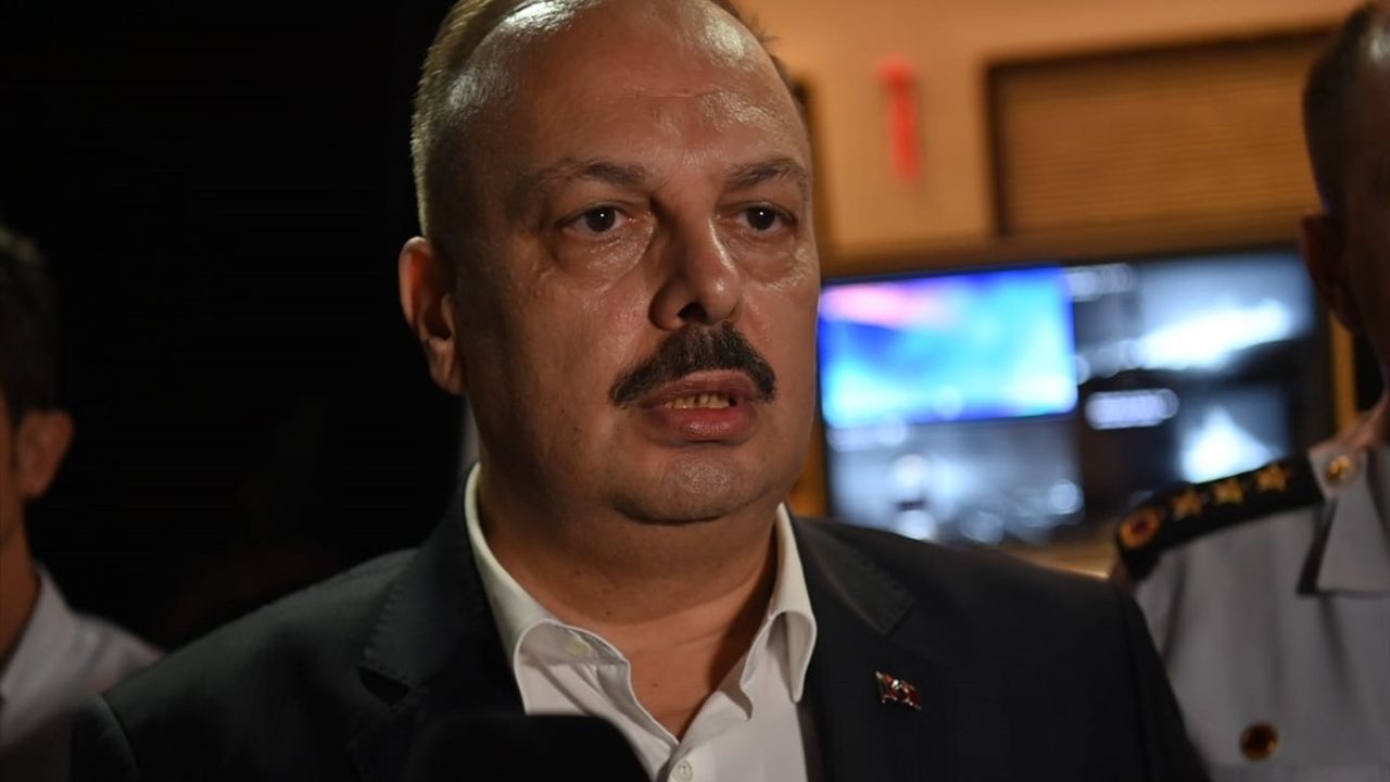 Aydın'daki Orman Yangınına Havadan ve Karadan Müdahele Devam Ediyor