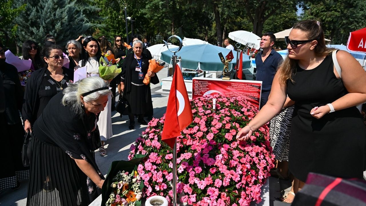 Azerbaycan'dan Gelen Şehit Aileleri Cebeci Şehitliği'ni Ziyaret Etti