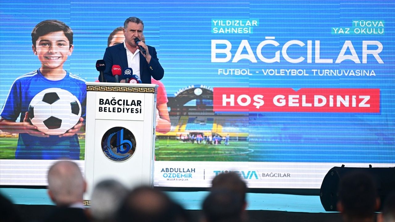 Bağcılar'da Bakan Bak, Genç Sporcularla Buluştu