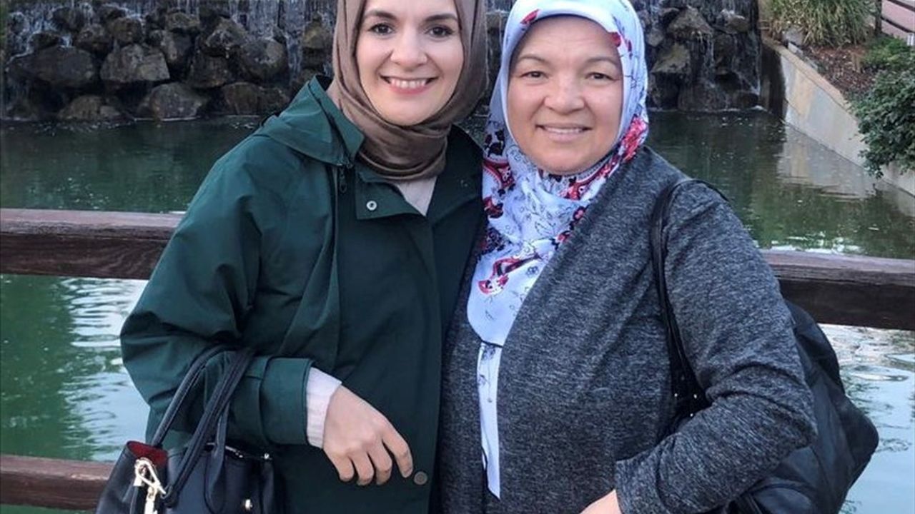 Bakan Göktaş'tan Milli Sporcu Dikeç'e Annesiyle Destek Paylaşımı