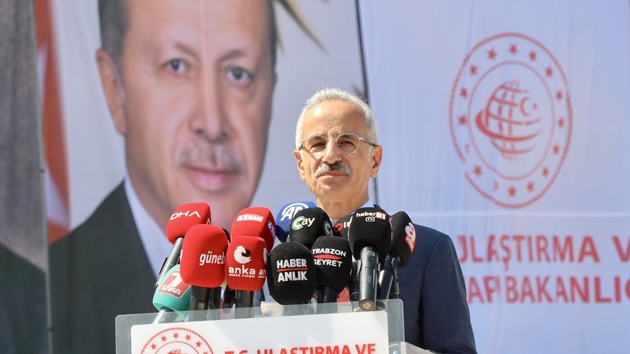 Bakanlar Uraloğlu ve Ersoy, Trabzon Havalimanı'nın Yeni Tesislerinin Açılışını Gerçekleştirdi