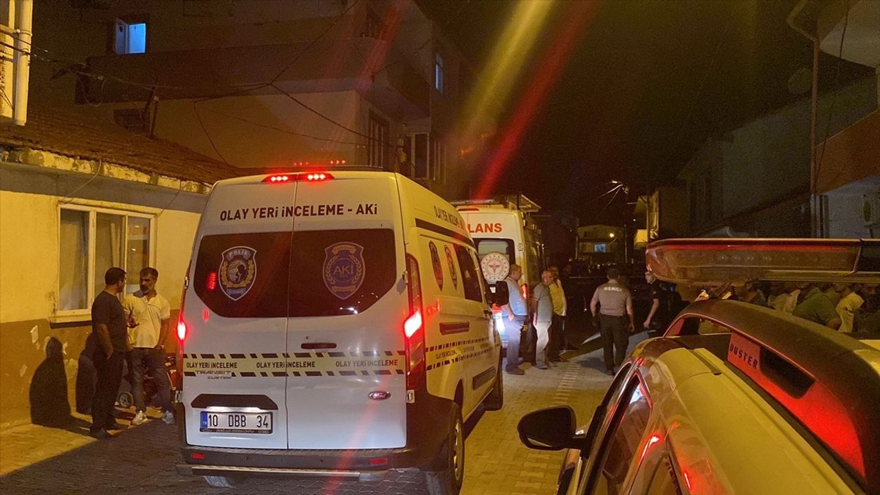 Balıkesir'de Korkunç Olay: Genç Kız Evindeki Kanepede Ölü Bulundu