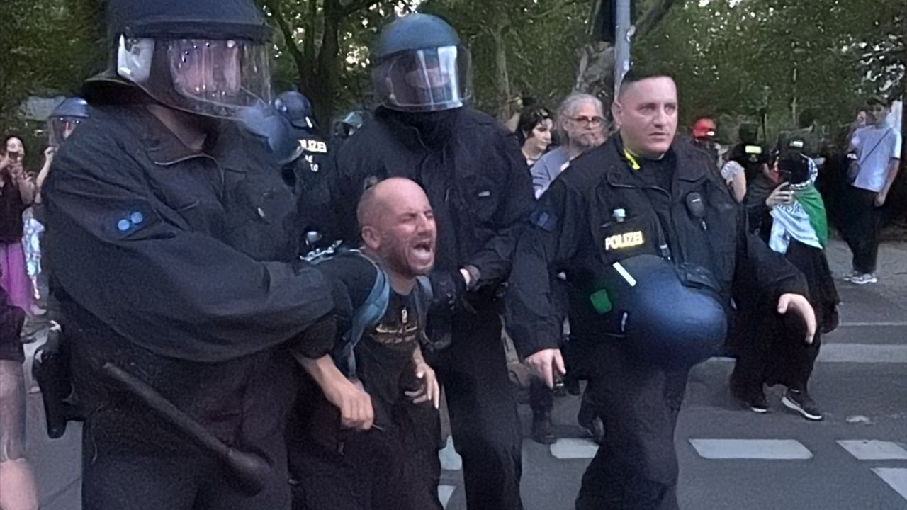 Berlin'de Filistin'e Destek Gösterisi Gerçekleşti