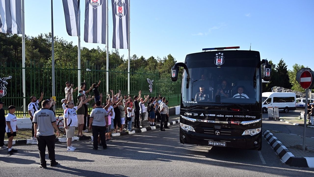 Beşiktaş, Süper Kupa İçin Atatürk Olimpiyat Stadı'na Yola Çıktı