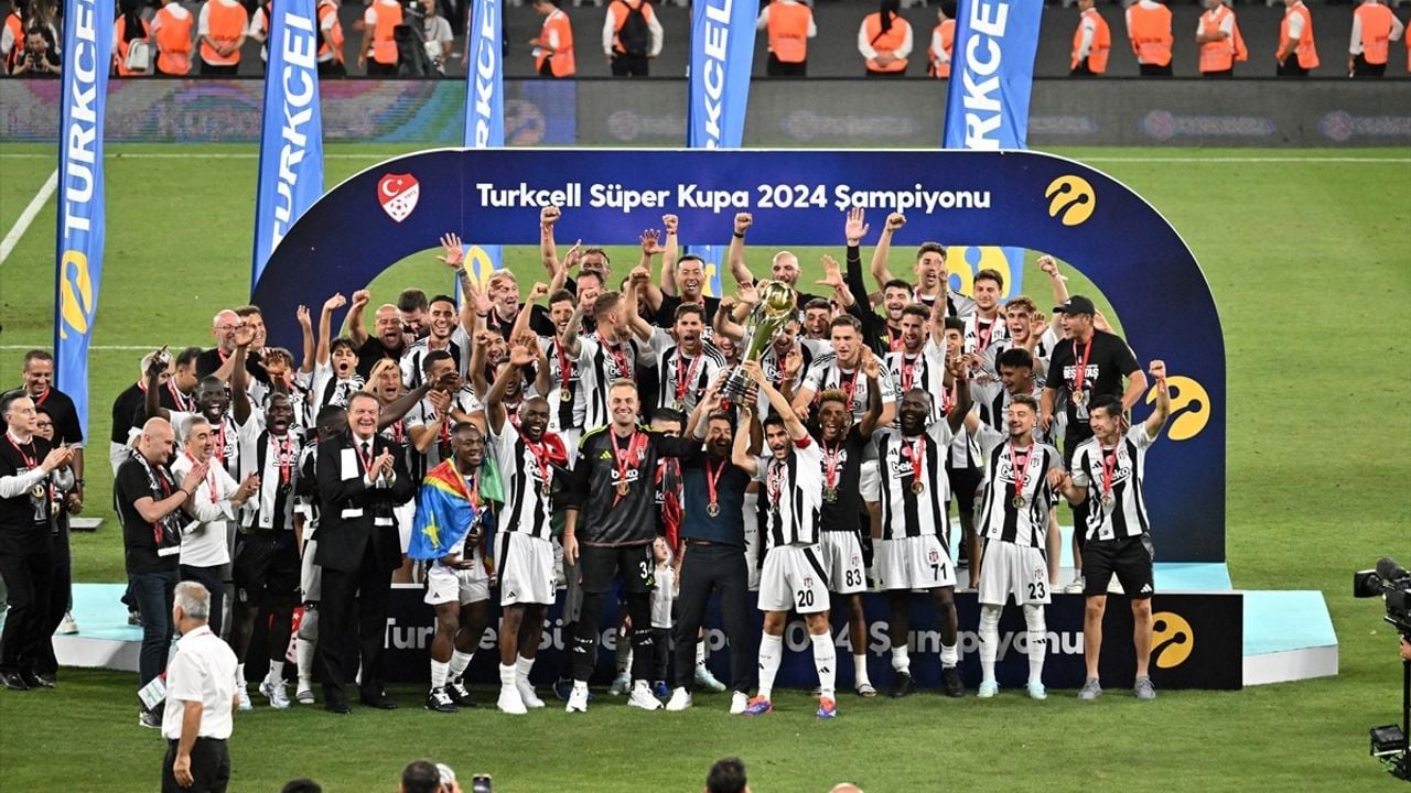 Beşiktaş, Turkcell Süper Kupa'yı Kazandı