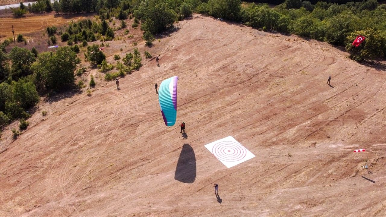 Bilecik'te Havacılık ve Yamaç Paraşütü Festivali Başladı