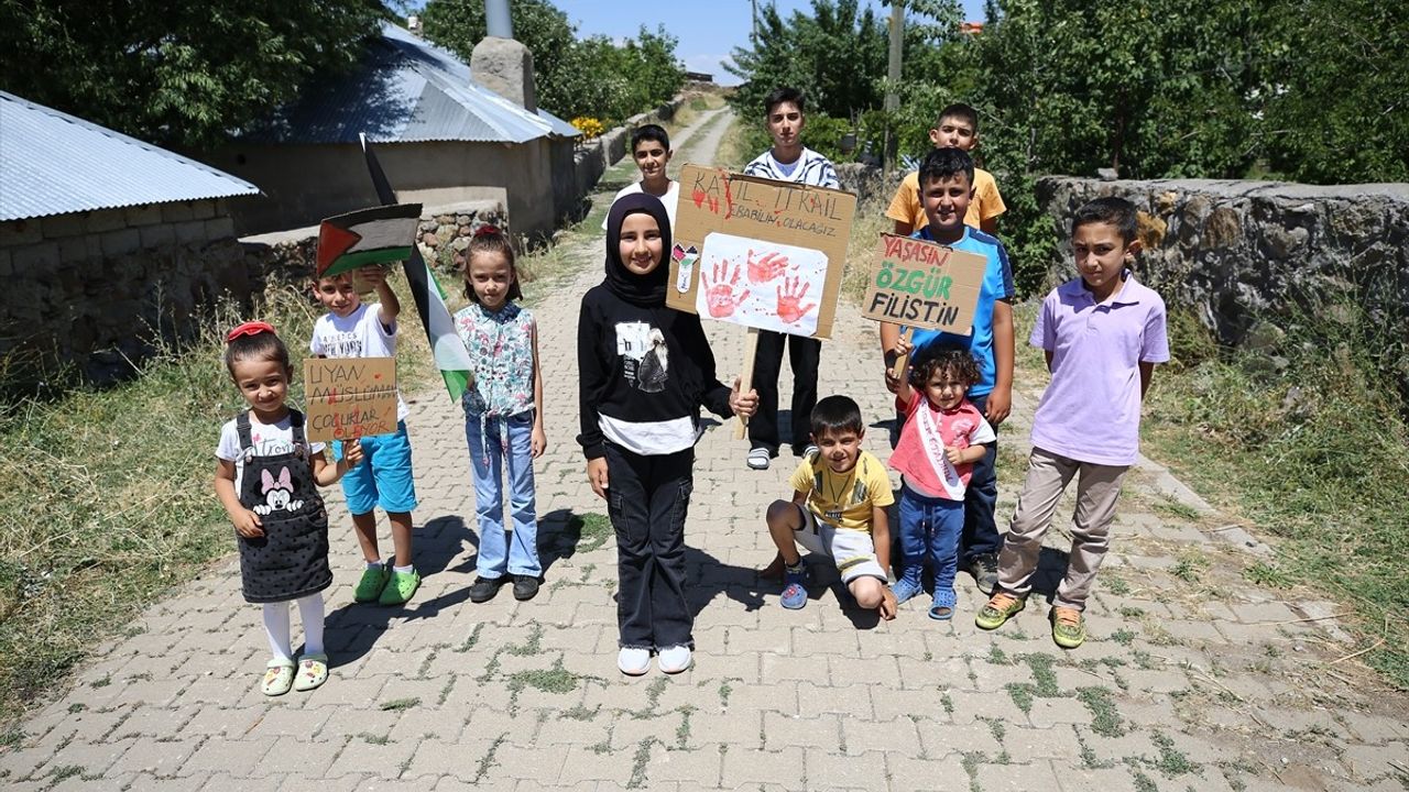 Bingöl'de Çocuklardan Filistin'e Destek Yürüyüşü