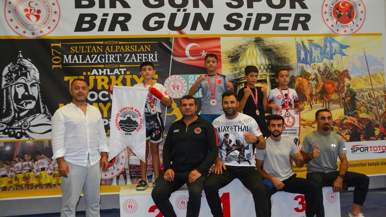 Bitlis'te Muaythai Şampiyonası Tamamlandı