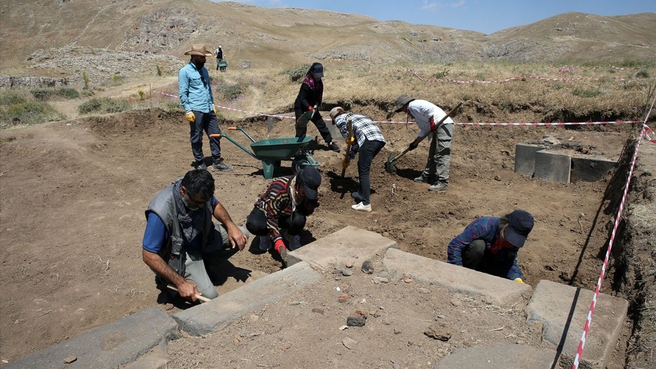 Bitlis'teki Urartu Kalesi'nde Tarih Keşfedildi