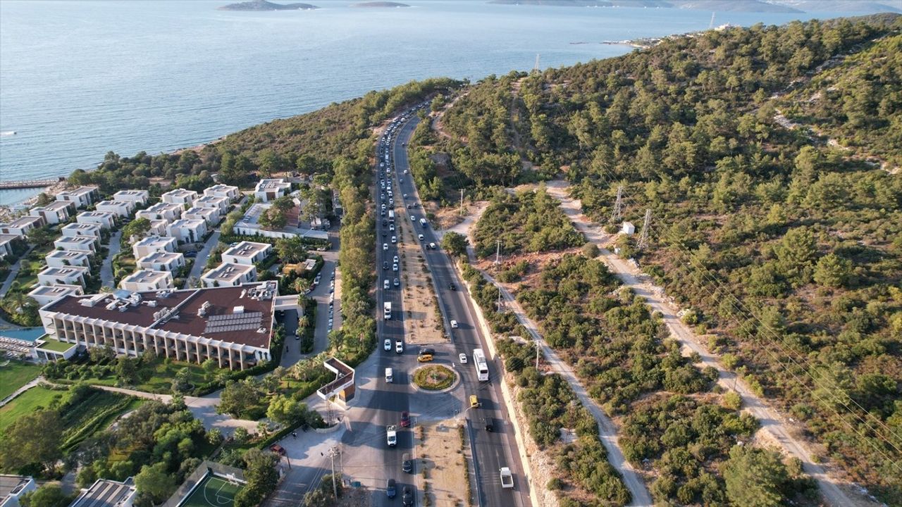 Bodrum'da Araç Yoğunluğu Hava Görüntüleriyle Belgelendi