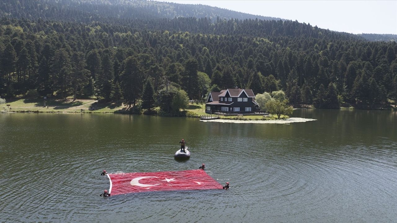 Bolu'da JAK Timinden Zafer Bayramı'na Özel Kutlama